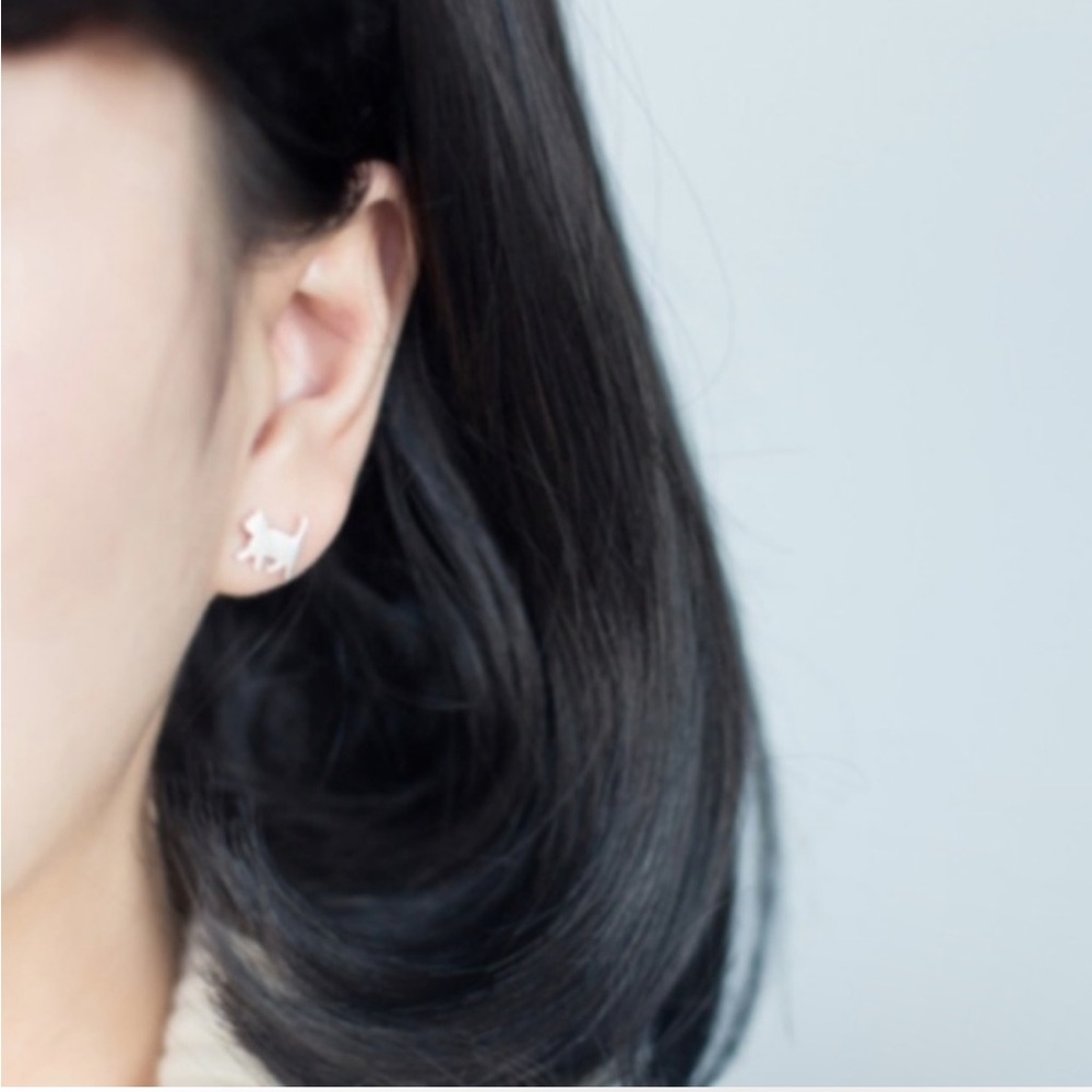 ✨HP✨ Sterling Silver Kitty Cat Dainty Minimalist Stud Post Earrings - Picture 2 of 4